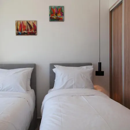 Blauw With Infinity Pool & Sea Views Apartment *